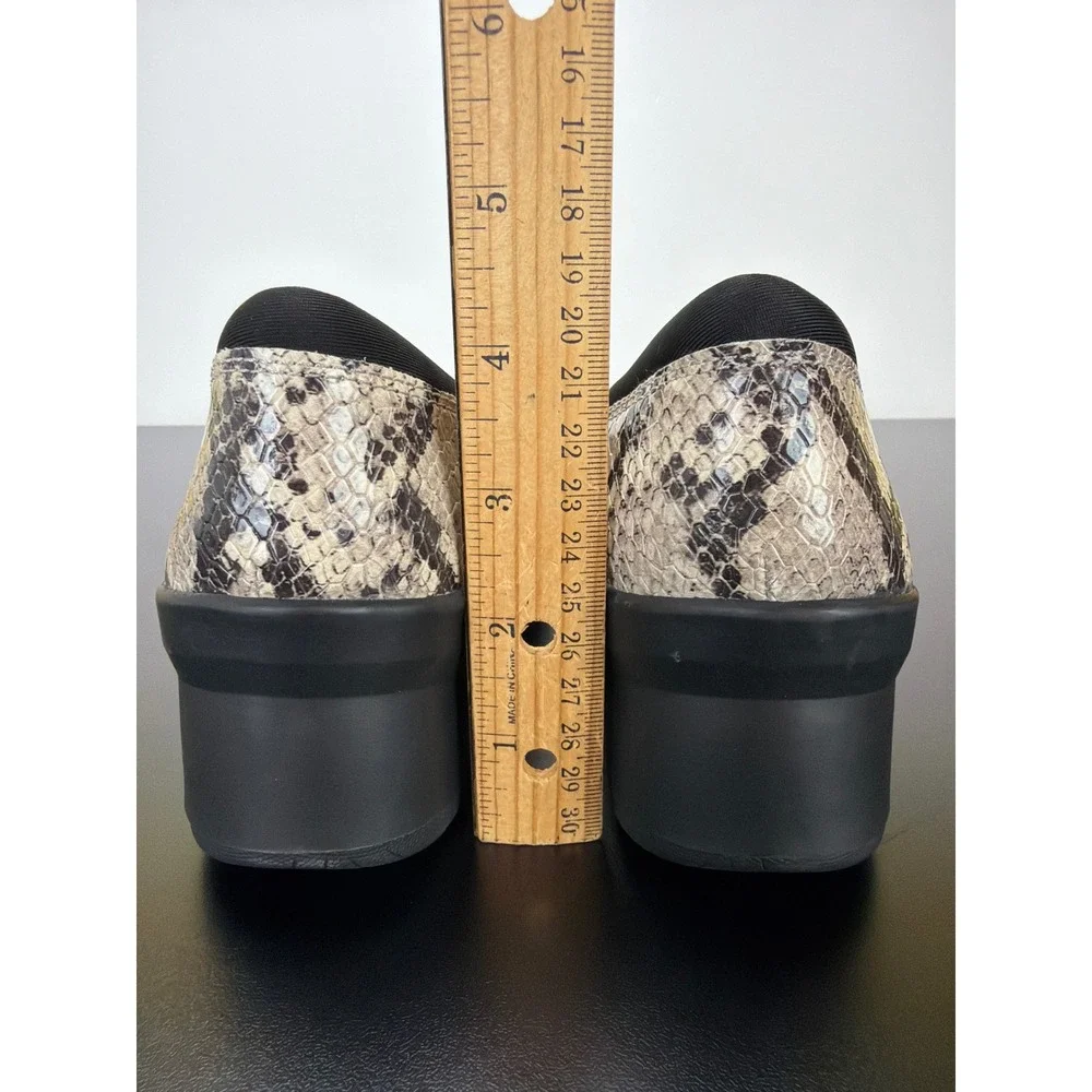 Clarks Ultimate Comfort Suttyn Walk Grey Snake Python Gris Slip On Wedges Size 9